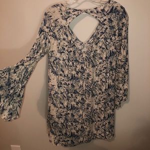 Nordstrom blue/white dress w bell sleeves 🤍